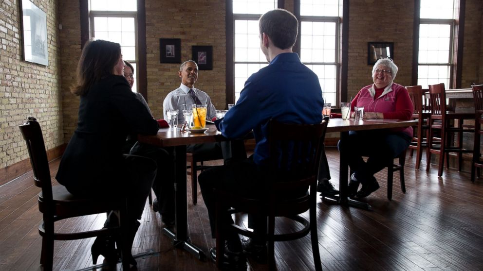 PHOTO: President Barack Obama has lunch with ACA letter writers at Engine Company No 3 in Milwaukee, March 3, 2016. Joining the president are Brent Brown, Karen George,  Karen and Sharon Szyszko and Susan Campbell. 
