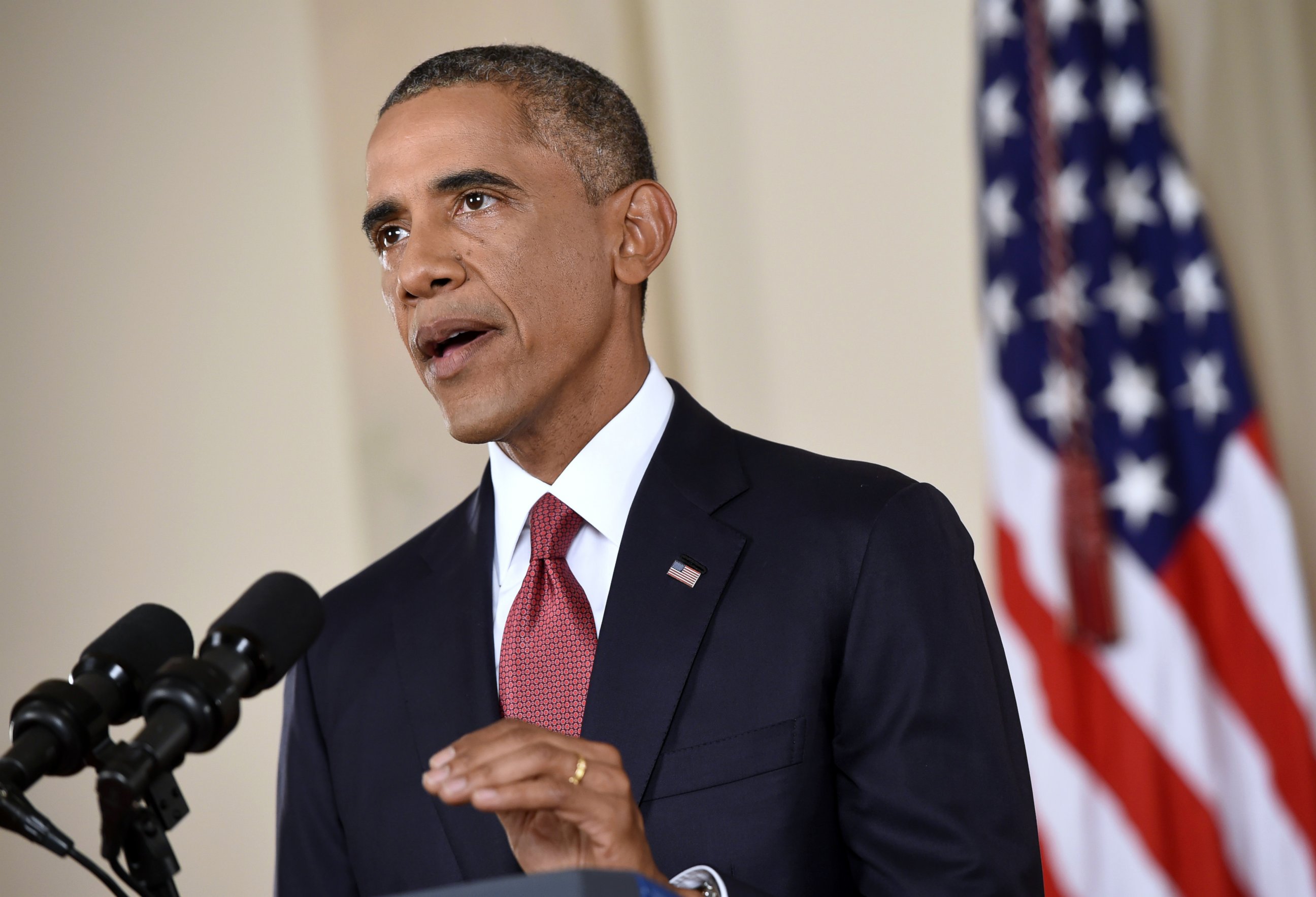 PHOTO: President Barack Obama addresses the nation from the Cross Hall in the White House