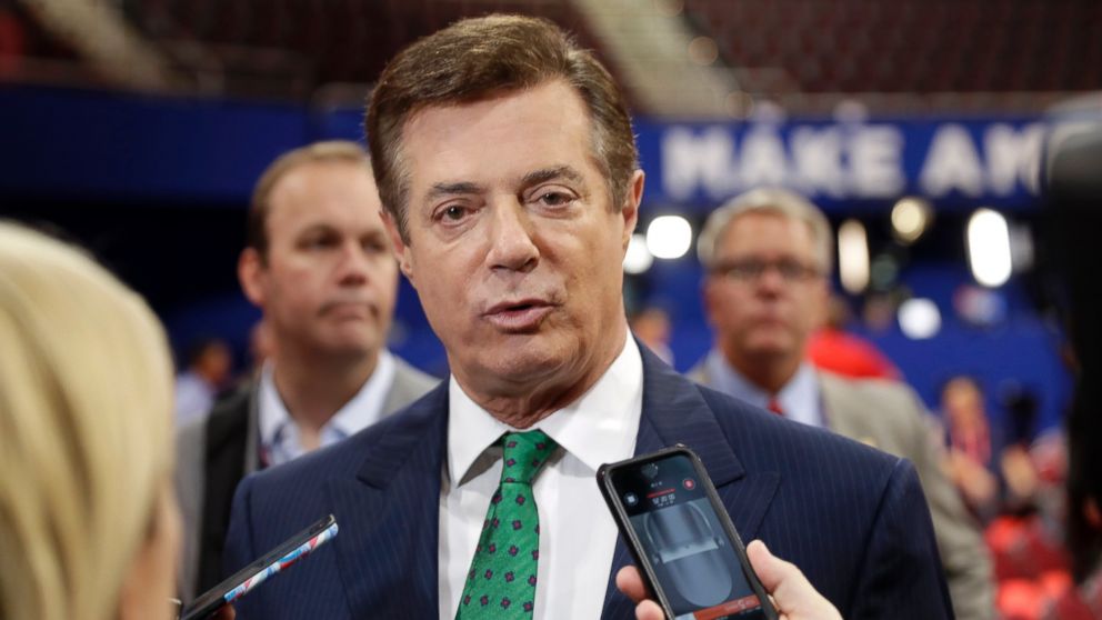 PHOTO: Trump Campaign Chairman Paul Manafort talks to reporters on the floor of the Republican National Convention at Quicken Loans Arena, July 17, 2016, in Cleveland. 