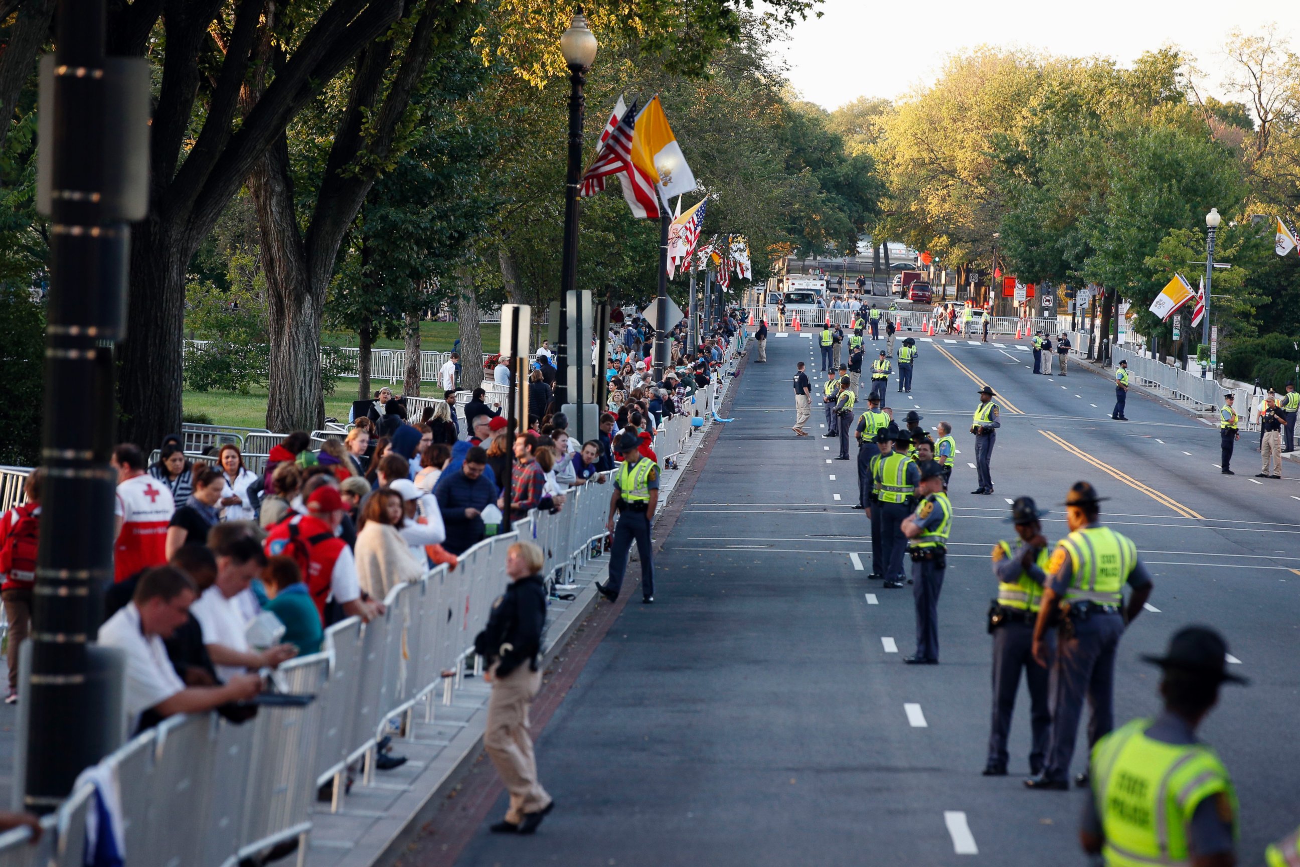 PHOTO: People and security line the parade route on 17th Street looking toward Constitution Avenue for Pope Francis, Sept. 23, 2015, in Washington. 
