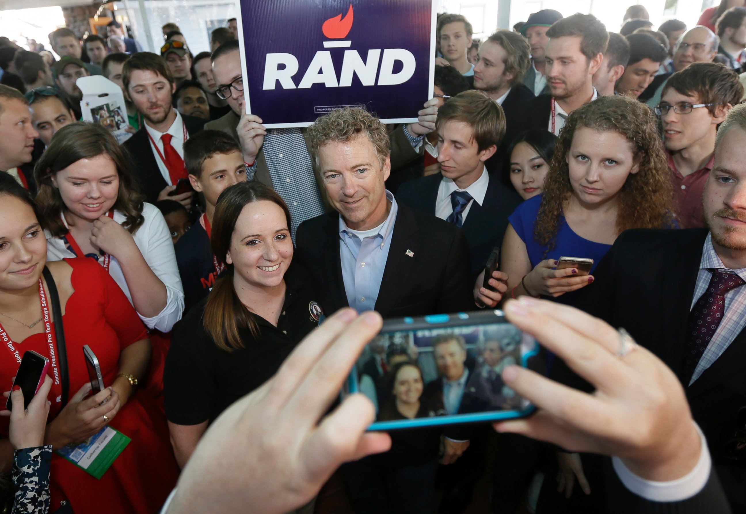 PHOTO: Republican presidential candidate, Sen. Rand Paul, R-Ky., poses for photos with supporters during a reception before addressing the 2016 Mackinac Republican Leadership Conference, Sept. 19, 2015, in Mackinac Island, Mich. 