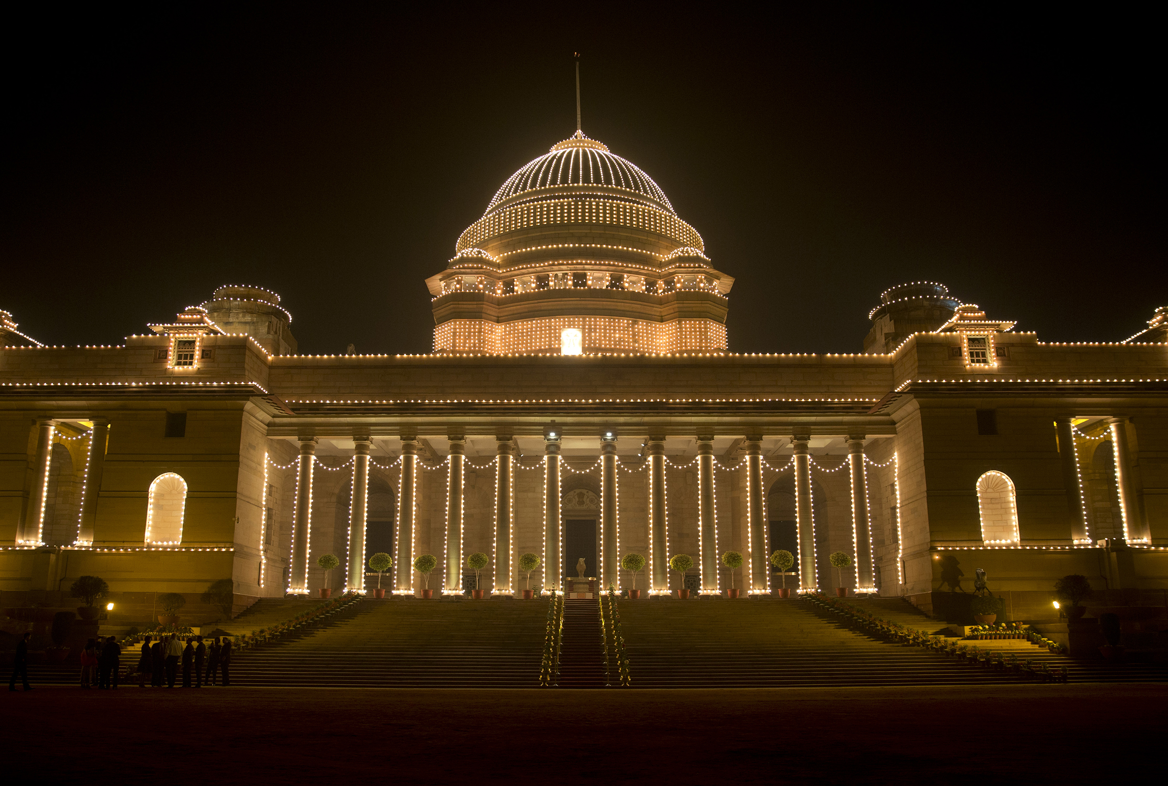 PHOTO: The illuminated Rashtrapati Bhavan, the presidential palace, is seen before President Barack Obama and first lady Michelle Obama and Indian President Pranab Mukherjee participate in a State Dinner, in New Delhi, India, Sunday, Jan. 25, 2015.