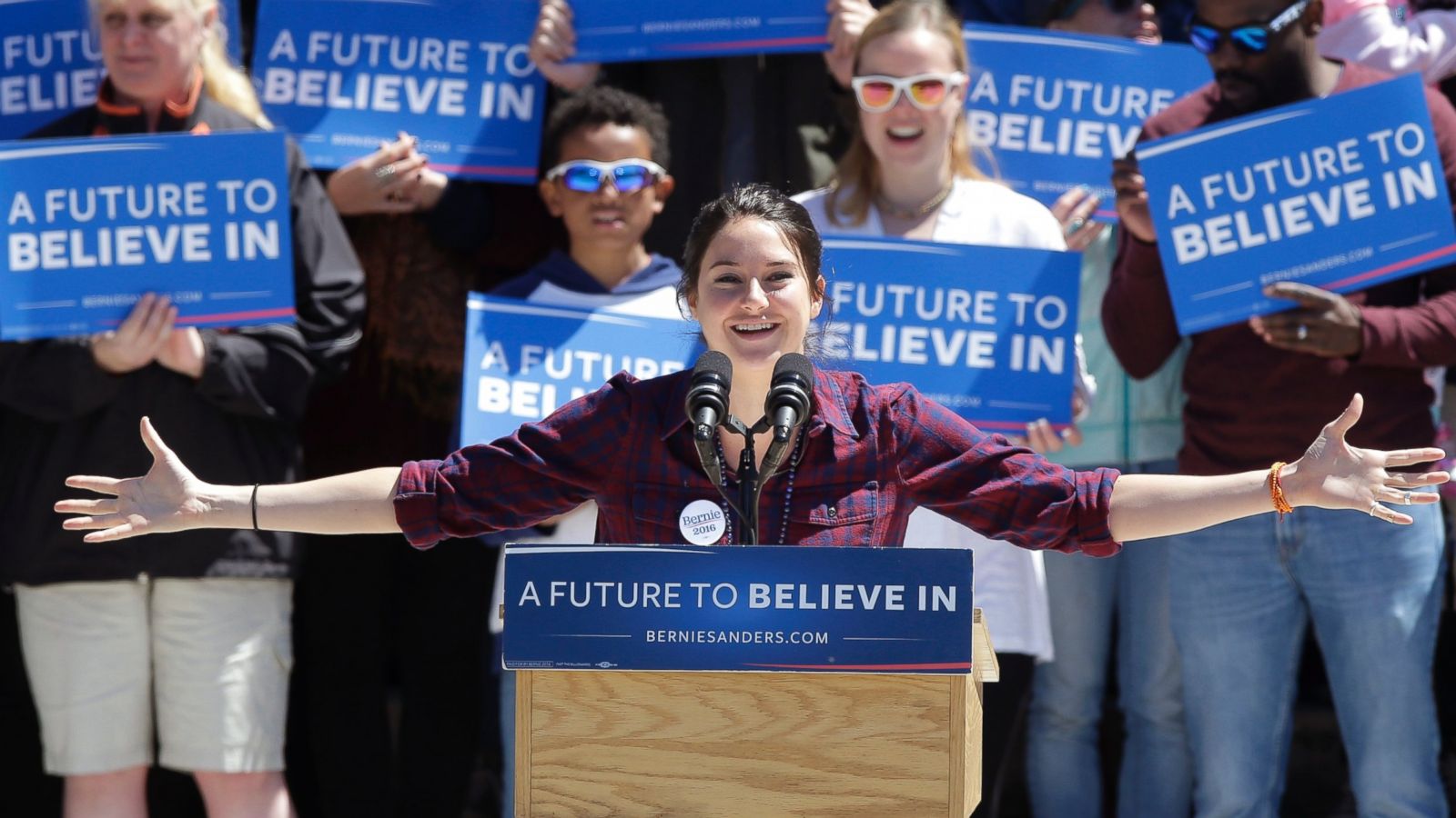 Shailene Woodley Leads Cross-Country Road Trip to the Democratic National  Convention - ABC News