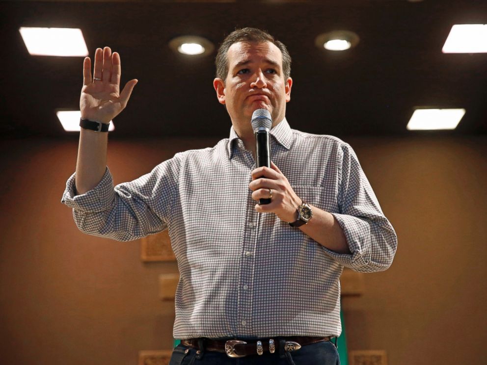 PHOTO: Republican presidential candidate, Sen. Ted Cruz, R-Texas, holds a town hall at Praise Community Church in Mason City, Iowa, Jan. 8, 2016.