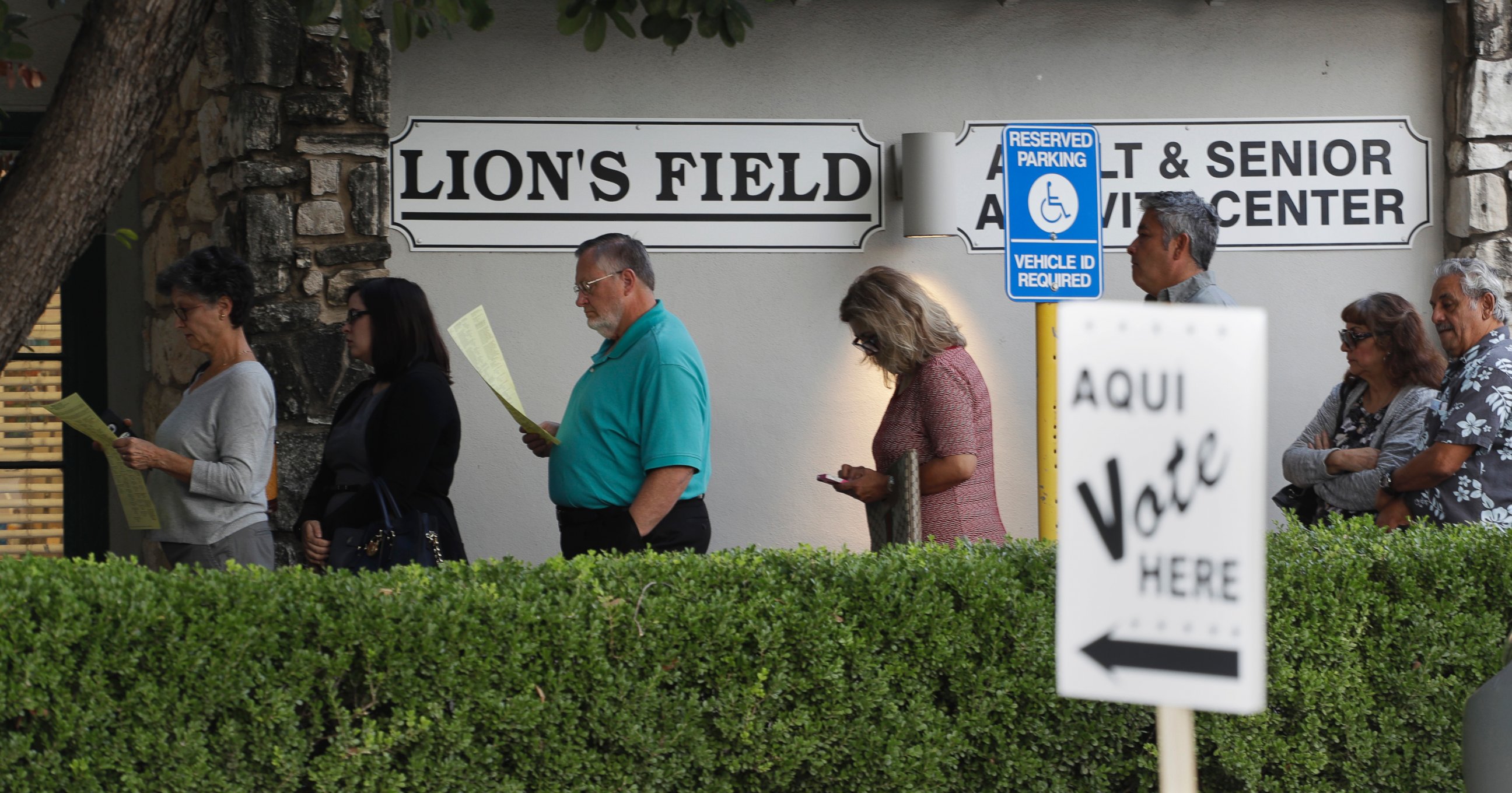 PHOTO: Voters stand in line at an early polling site, Oct. 24, 2016, in San Antonio, Texas. 