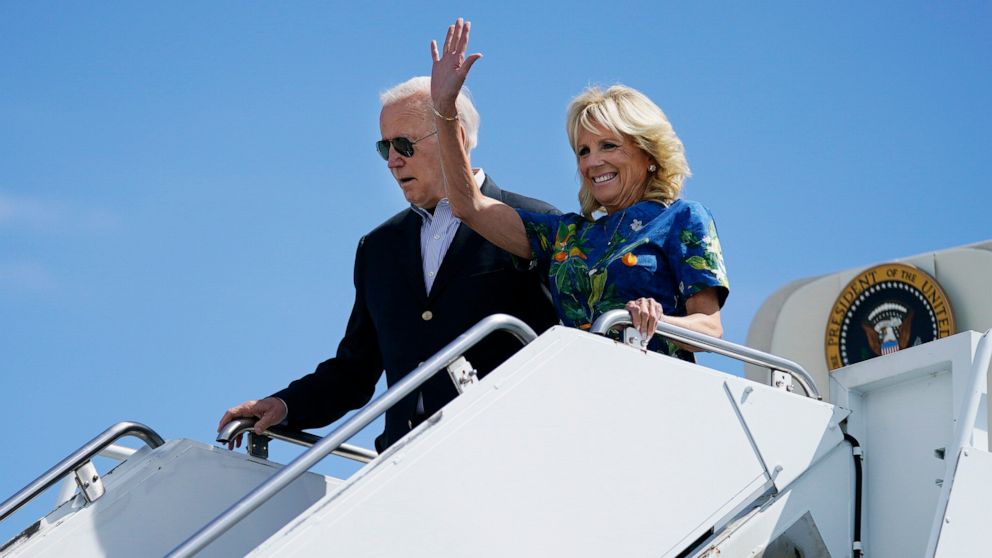 PHOTO: President Joe Biden and first lady Jill Biden arrive in Ponce, Puerto Rico, Oct. 3, 2022.