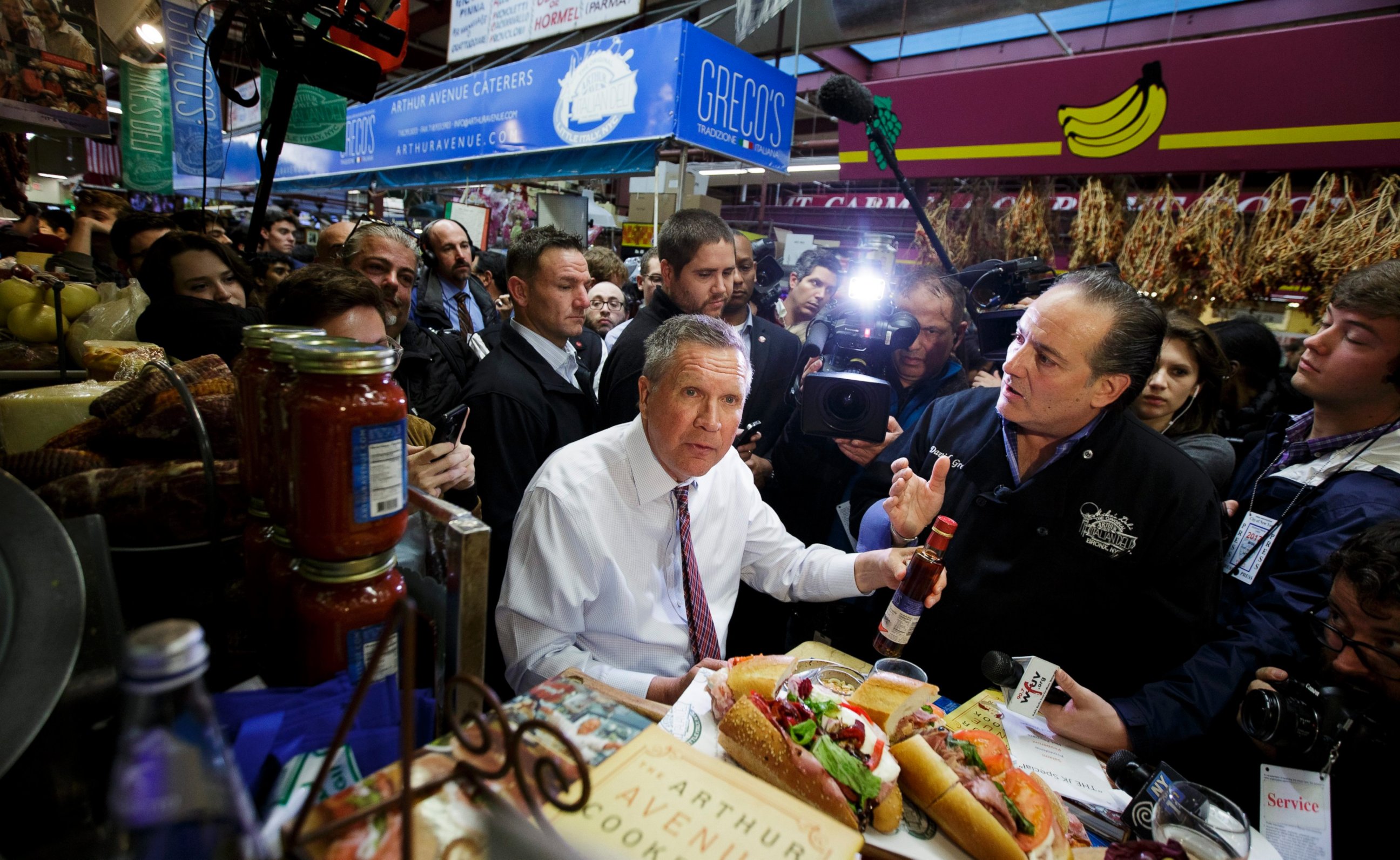 PHOTO: Republican presidential candidate, Ohio Gov. John Kasich, has lunch at Mike's Italian Deli during a campaign stop at the Arthur Avenue market in the Bronx, New York, April 7, 2016. New York will hold its primary election on April 19, 2016. 