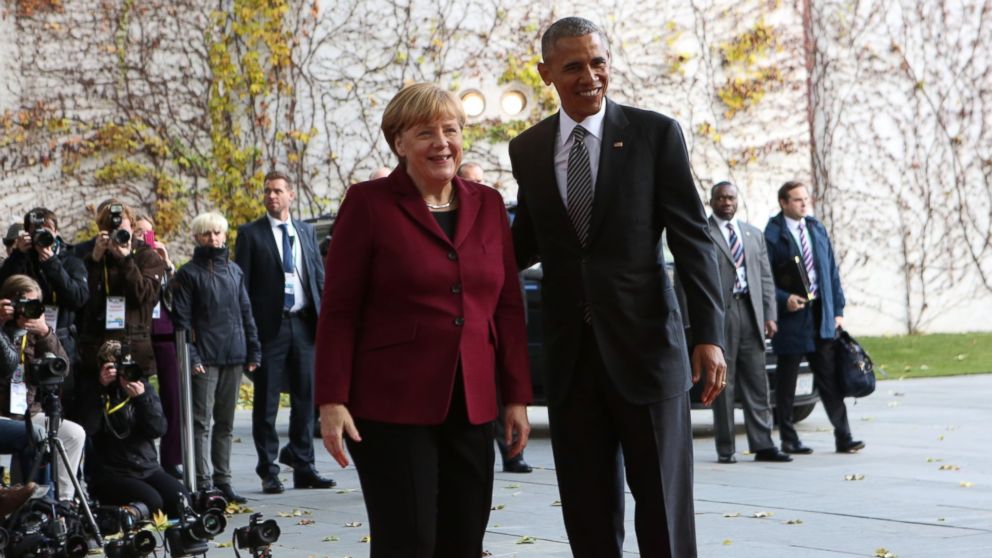 PHOTO: American President Barack Obama and Federal Chancellor Angela Merkel on the red carpet in front of the Federal Chancellery, Berlin, Germany, Nov. 11, 2016.  