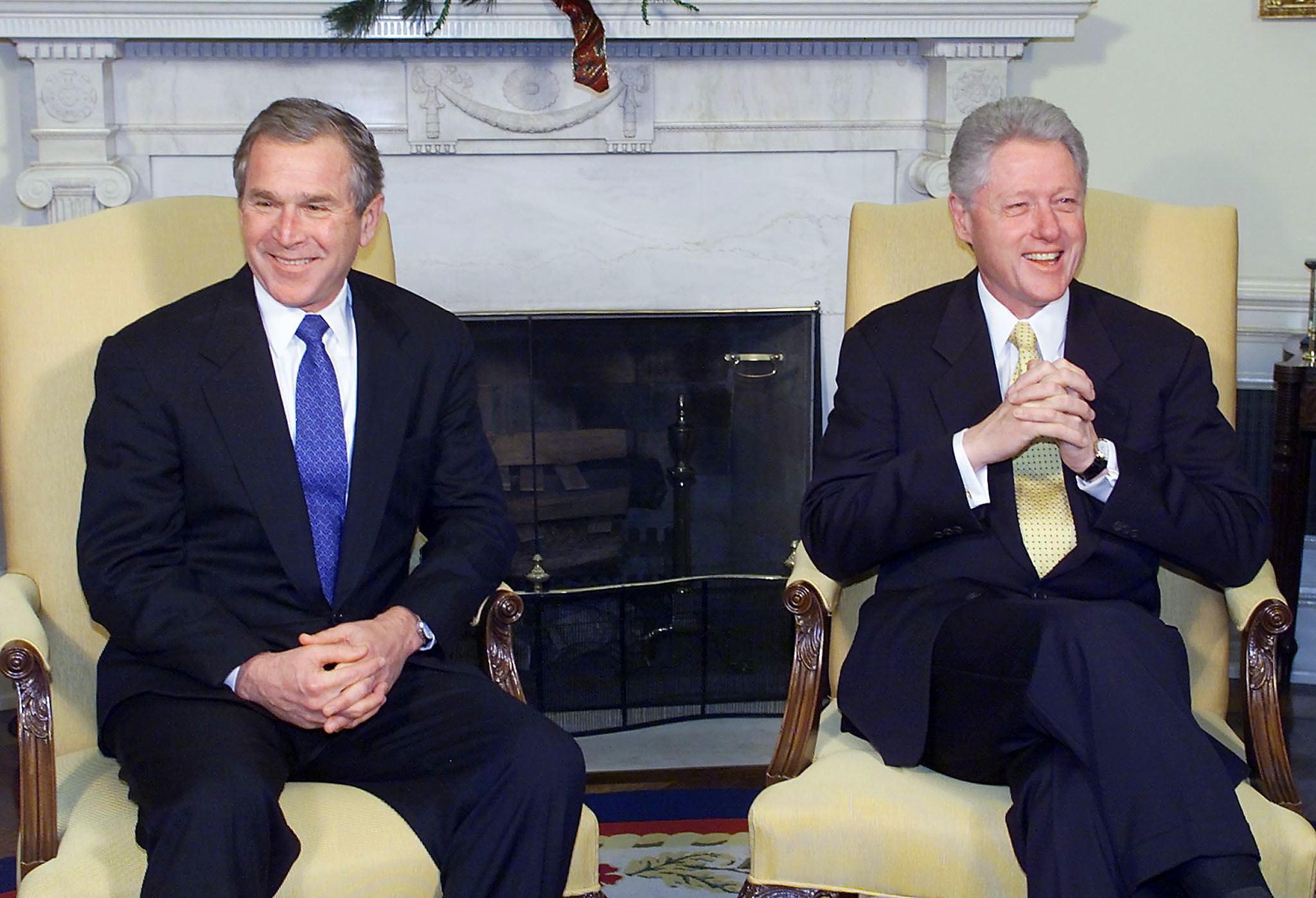 PHOTO: President BIll Clinton meets with President-elect George W. Bush on Dec. 19, 2000 at the White House for discussions on the transition to power.