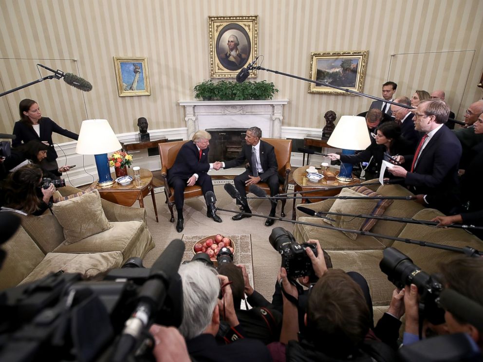PHOTO: Members of the White House Press Corps record the moments of the first meeting between President Barack Obama and President-elect Donald Trump in a meeting in the Oval Office Nov. 10, 2016.