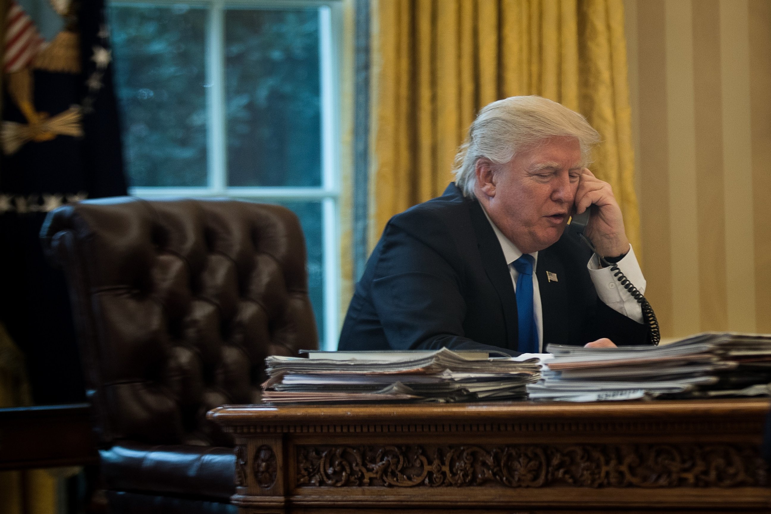 PHOTO: President Donald Trump speaks on the phone with Chancellor of Germany Angela Merkel in the Oval Office of the White House, Jan. 28, 2017 in Washington, D.C. 
