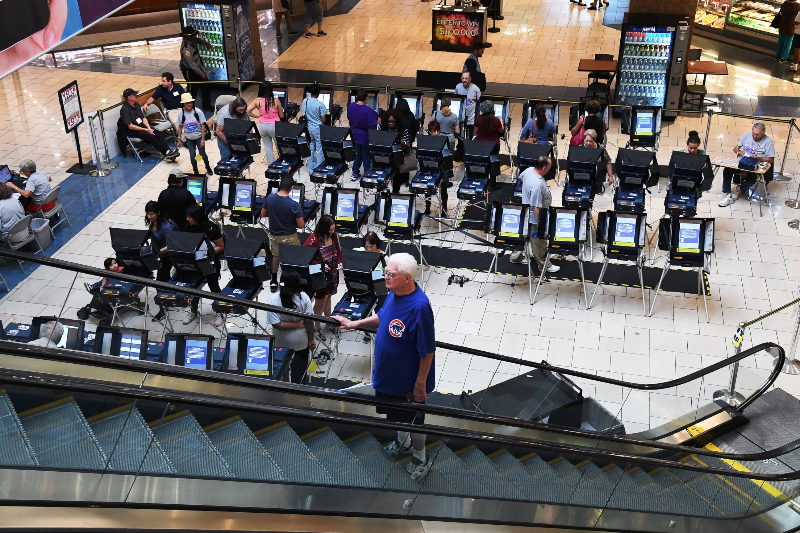 PHOTO: People vote early at the Meadows Mall on Oct. 26, 2016 in Las Vegas. 