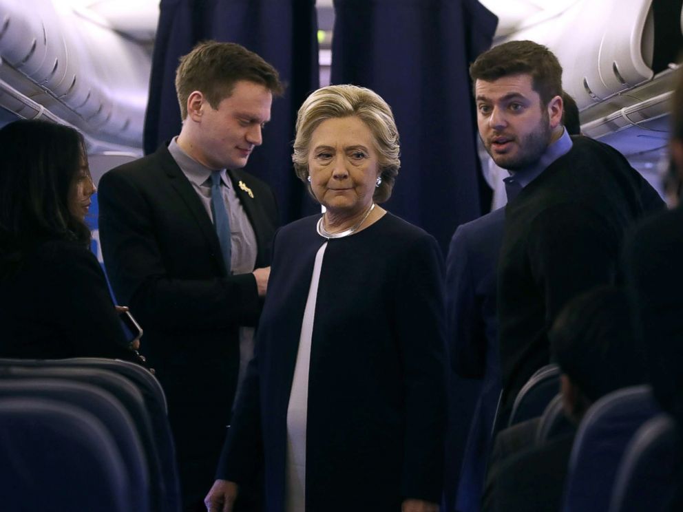 PHOTO: Democratic presidential nominee former Secretary of State Hillary Clinton talks with members of her staff aboard her campaign plane at Westchester County Airport, Nov. 4, 2016 in White Plains, New York.