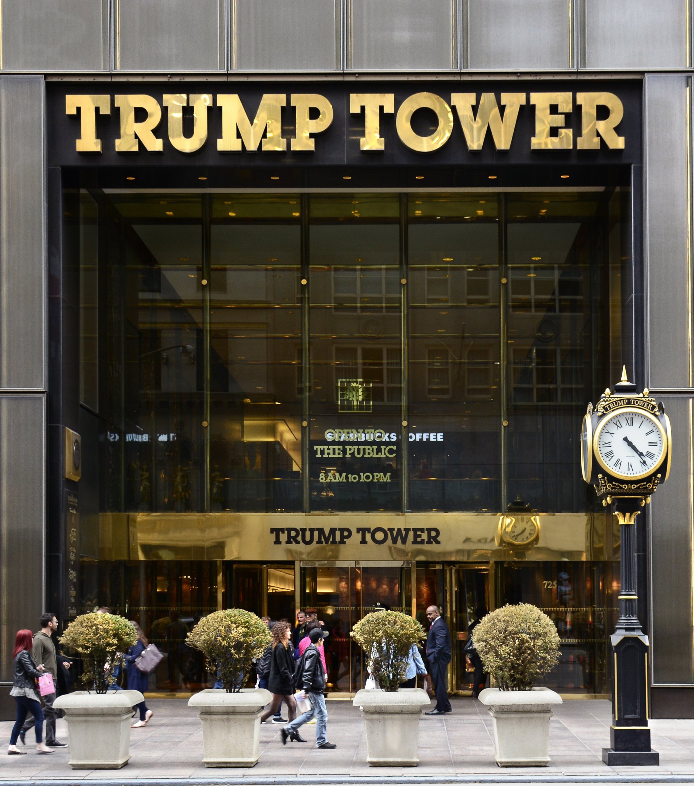 PHOTO: New York City shoppers and visitors walk past the entrance to Trump Tower on Fifth Avenue in New York, April 26, 2015. 