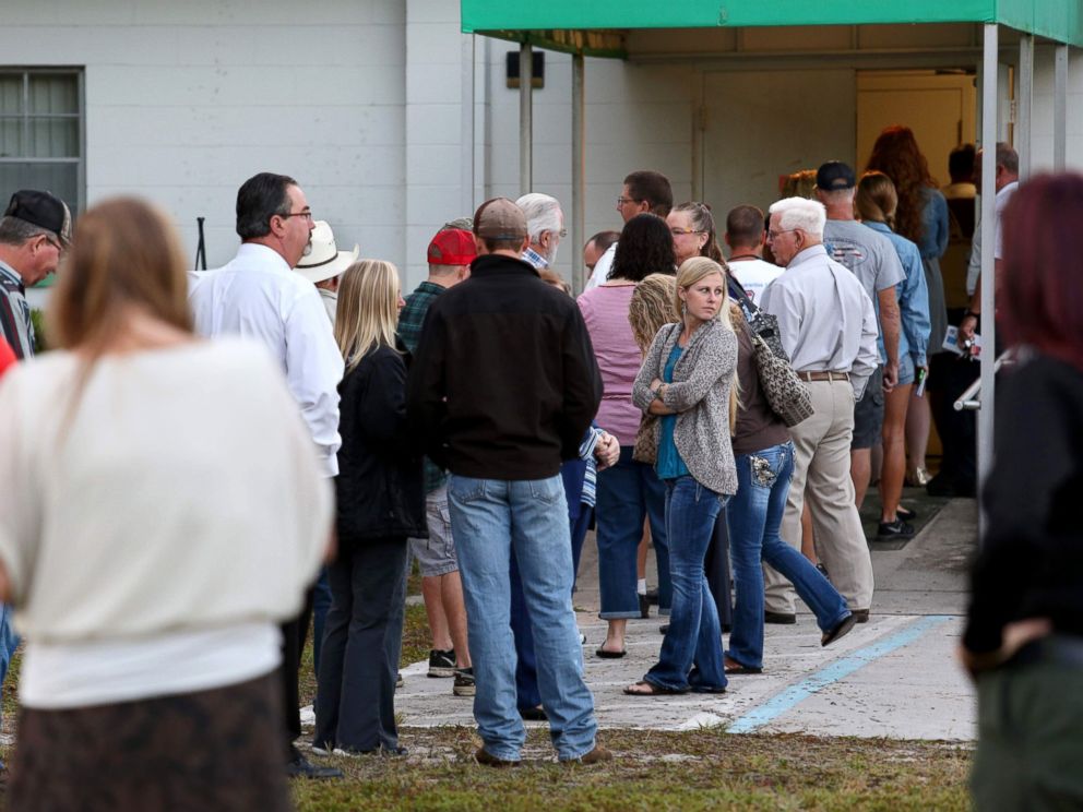 PHOTO: Voters wait in a queue to cast their ballots in the presidential election at a polling station in Christmas, Florida, Nov. 8, 2016.