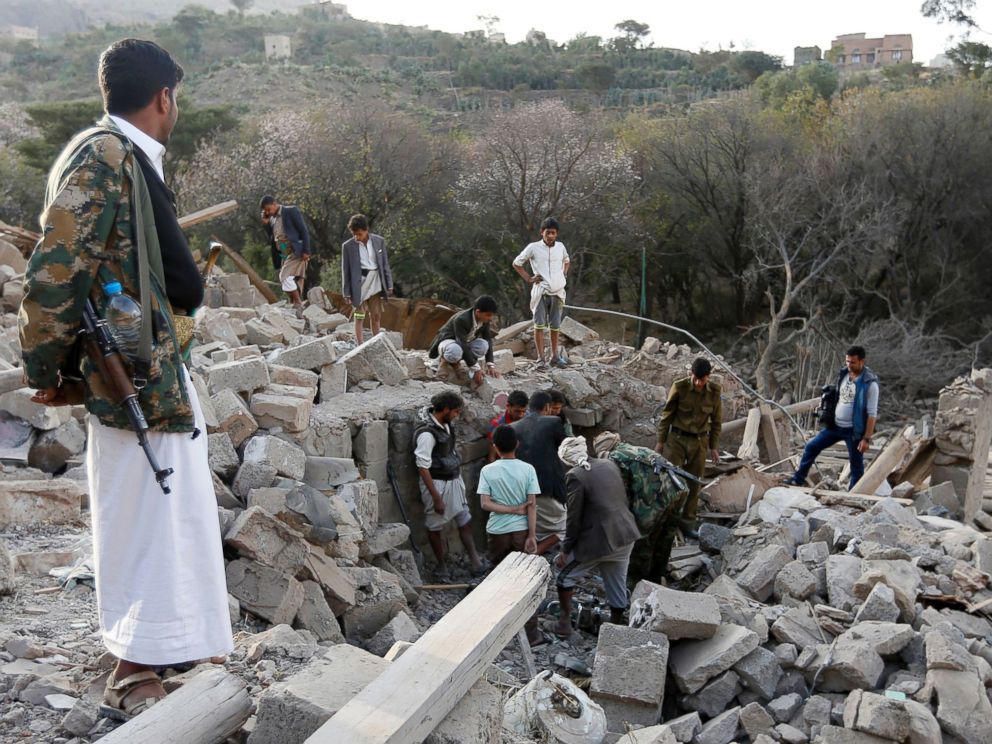 PHOTO: Yemenis search under the rubble of damaged houses following reported Saudi-led coalition air strikes on the outskirts of the Yemeni capital Sanaa, Yemen, Feb. 1, 2017.