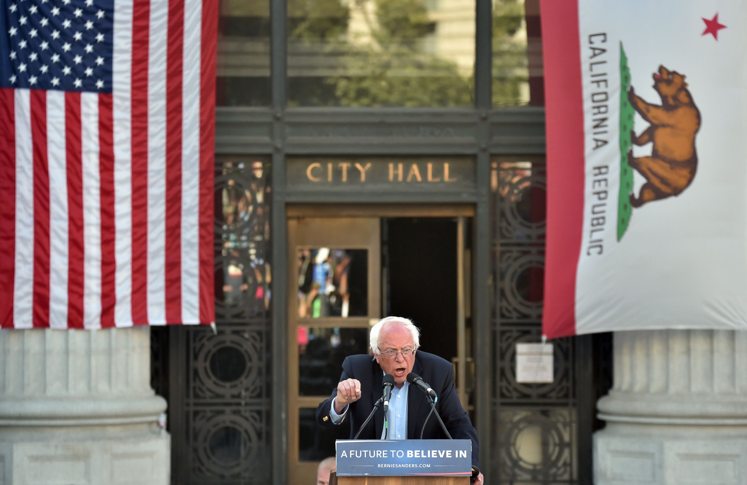 PHOTO:Democratic presidential candidate Bernie Sanders addresses a rally at Frank Ogawa Plaza in Oakland, Calif., May 30, 2016. 