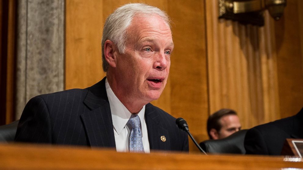 Senator Ron Johnson, (R-Wisc.),left, speaks during a Senate Homeland Security and Governmental Affairs Committee hearing in Washington, D.C., Sept. 27, 2016.