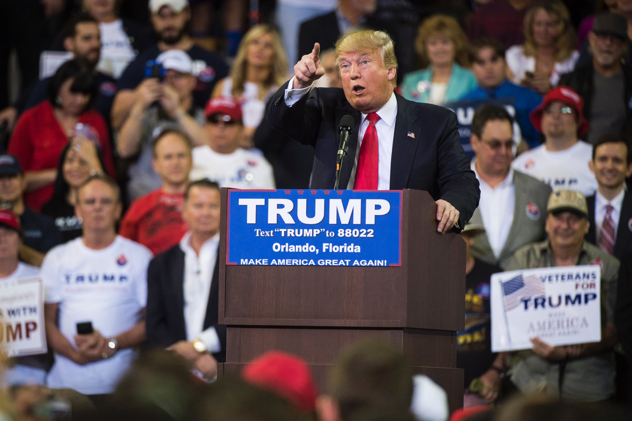 PHOTO: Republican presidential candidate Donald Trump reacts to protestors as he speaks during a campaign event at the CFE Federal Credit Union Arena, March 05, 2016, in Orlando, Fla.