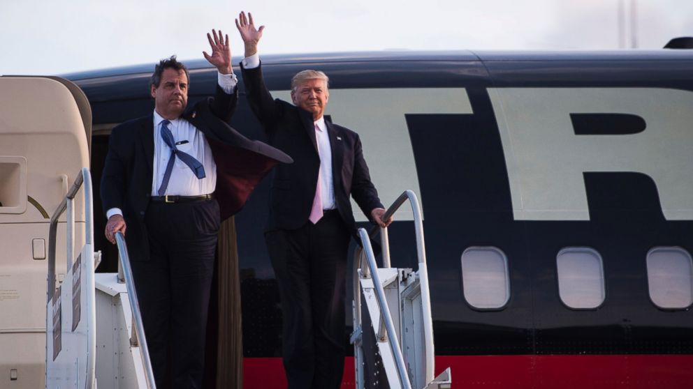 PHOTO: Republican presidential candidate Donald Trump and New Jersey Gov. Chris Christie arrive for a campaign event at Winner Aviation in Vienna, Ohio, March 14, 2016.