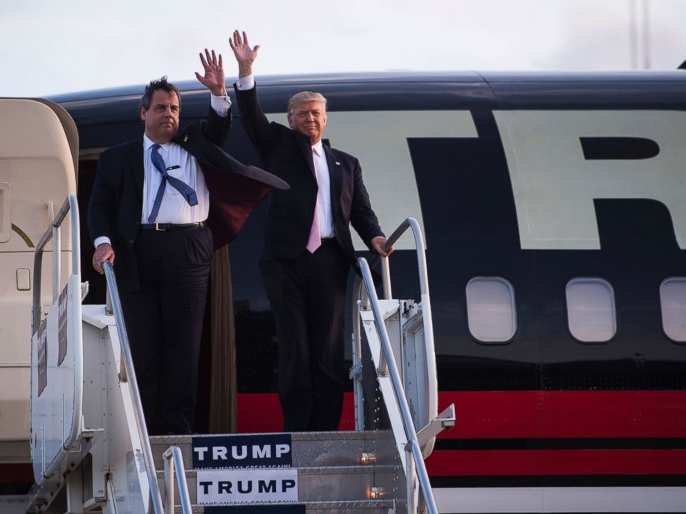 PHOTO: Republican presidential candidate Donald Trump and New Jersey Gov. Chris Christie arrive for a campaign event at Winner Aviation in Vienna, Ohio, March 14, 2016.