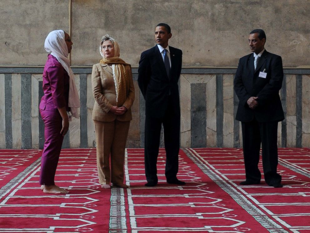 PHOTO: President Barack Obama (2nd R) and his Secretary of State Hillary Clinton (2nd L) visit the Sultan Hassan mosque before making his key Middle East policy speech on June 4, 2009 in Cairo, Egypt.