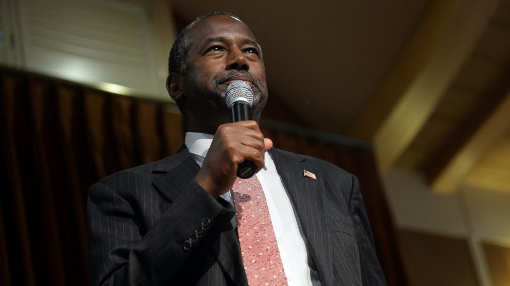 PHOTO: Republican presidential candidate Ben Carson speaks during a town hall event at River Woods, Sept. 30, 2015 in Exeter, N.H. 