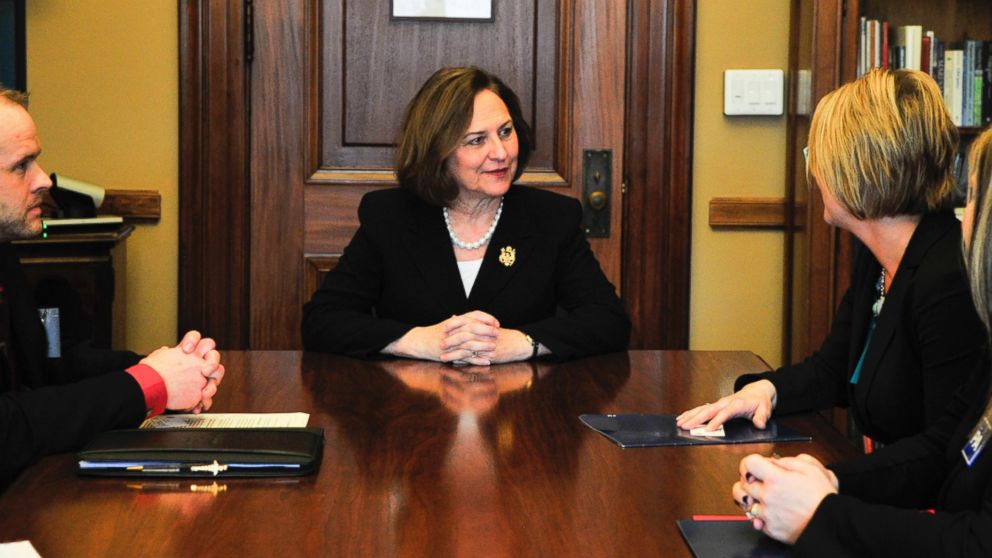 PHOTO: Physician assistants meet with Sen. Deb Fischer in Washington about the need to reform federal law to allow PAs to prescribe buprenorphine for opioid addiction, as well as the important role PAs play in mental healthcare, Feb. 4, 2016. 