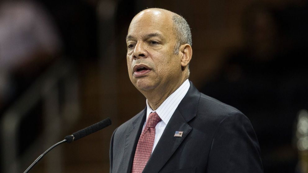 PHOTO: Department of Homeland Security Chief Jeh Johnson speaks, Dec. 29, 2015 at Madison Square Garden in New York. 