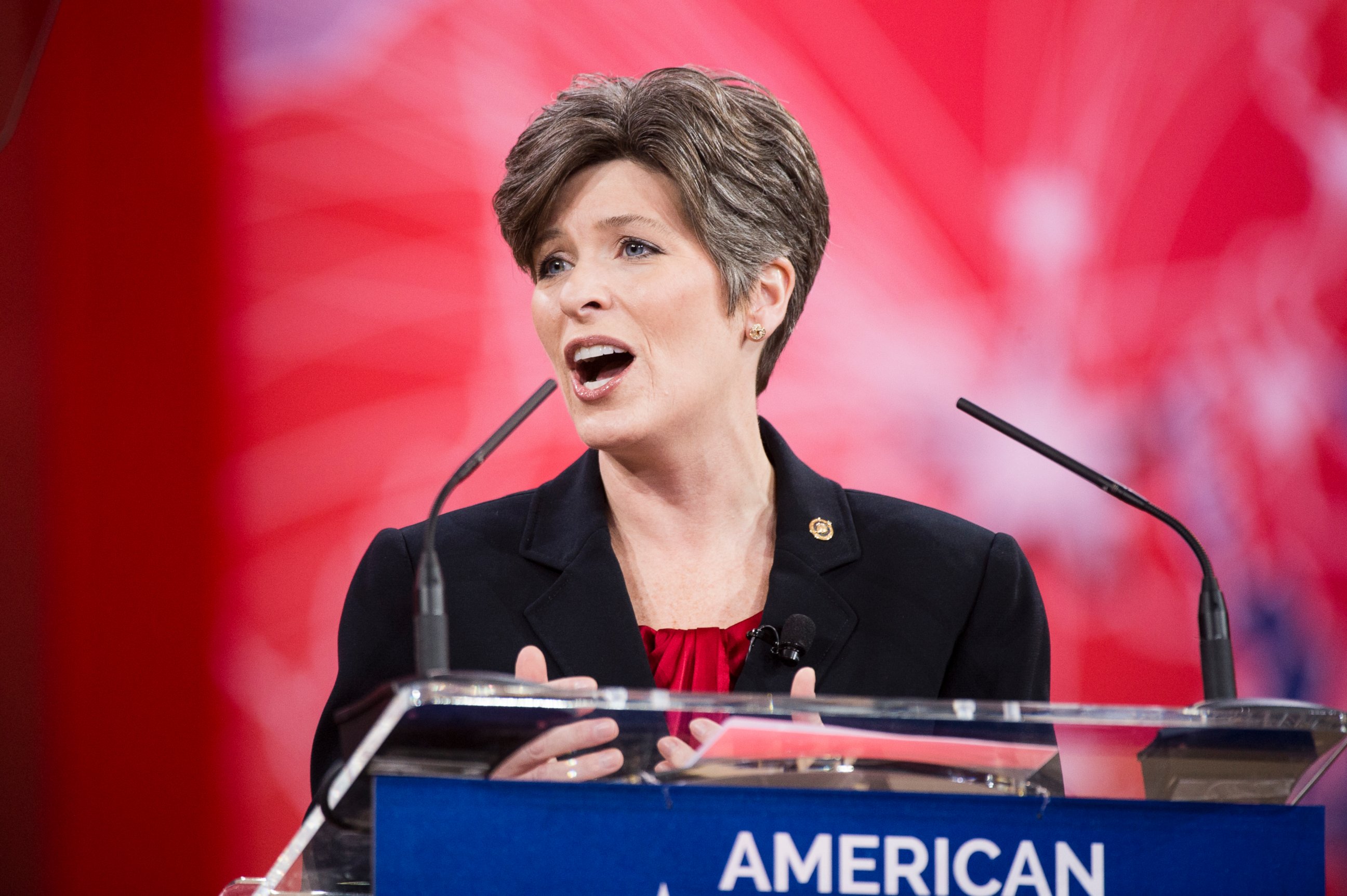 PHOTO: Sen. Joni Ernst, R-Iowa, speaks to the crowd at CPAC in National Harbor, Md., on Feb. 26, 2015. 