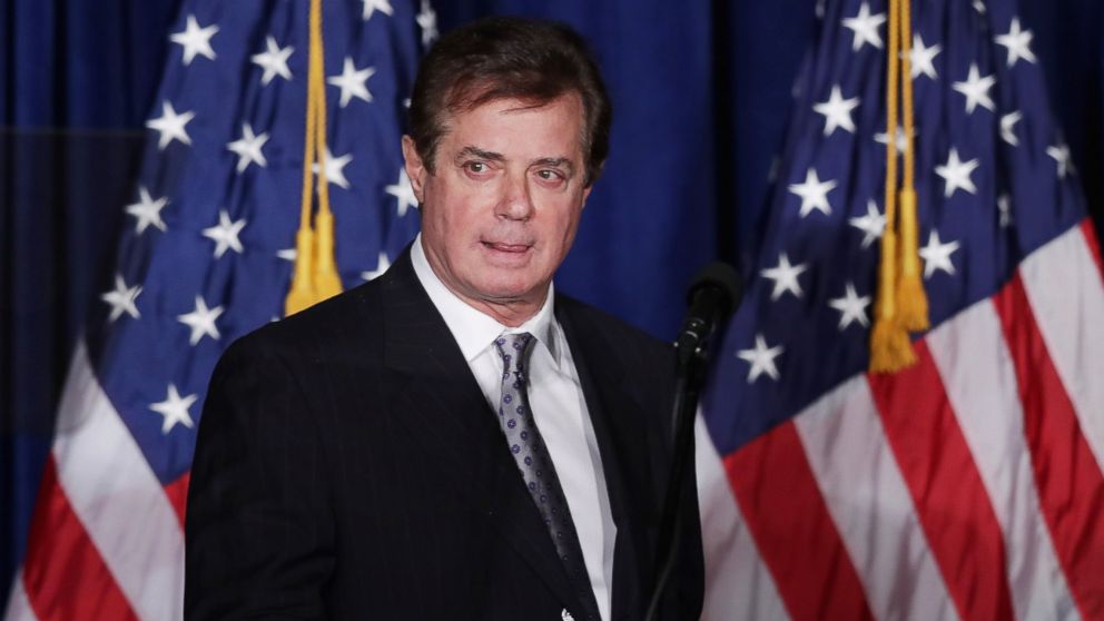 Paul Manafort, advisor to Republican presidential candidate Donald Trump, checks the teleprompter before Trump's speech at the Mayflower Hotel, April 27, 2016, in Washington.