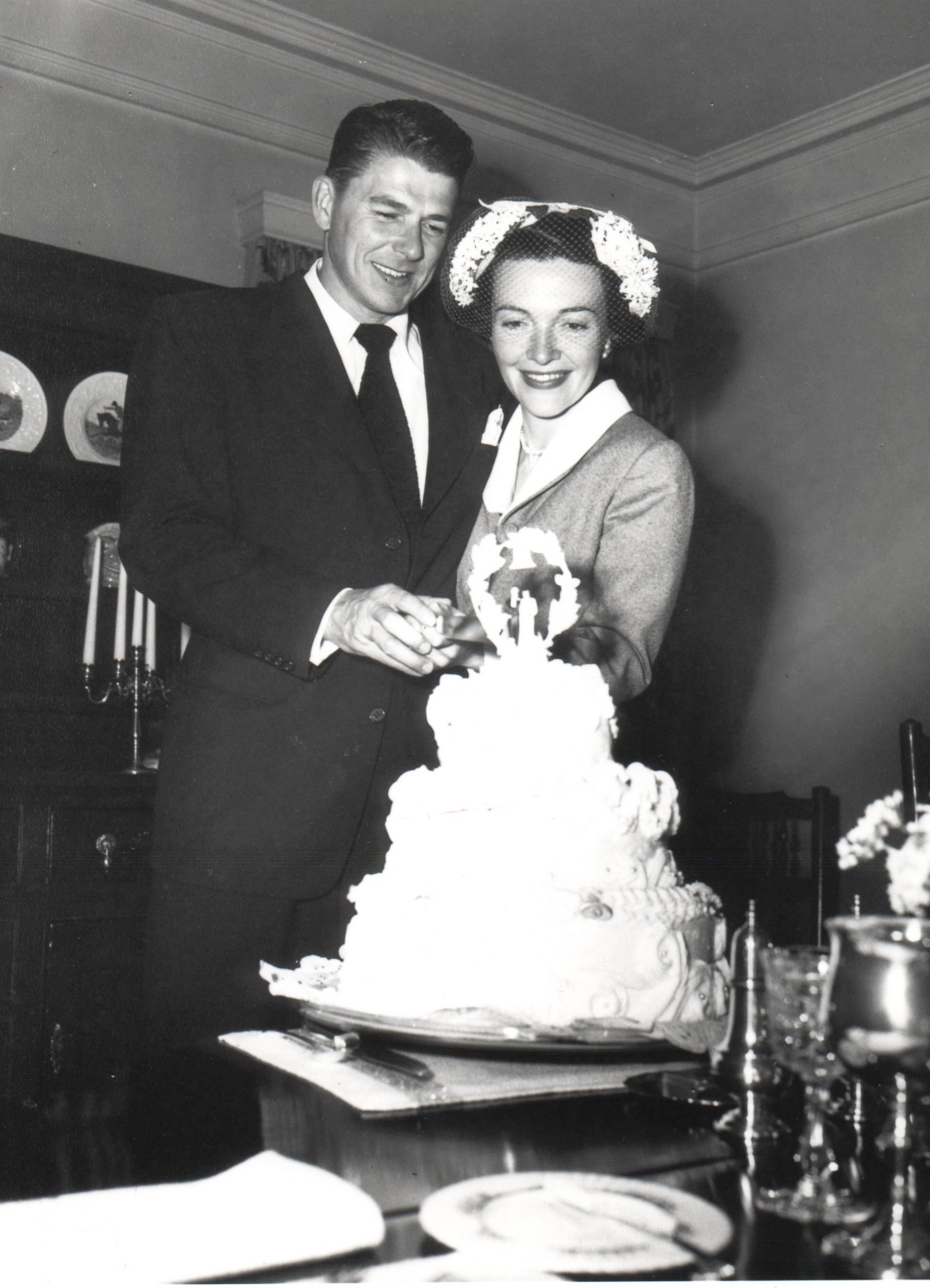 PHOTO:Ronald and Nancy Reagan cutting cake following their wedding ceremony.  