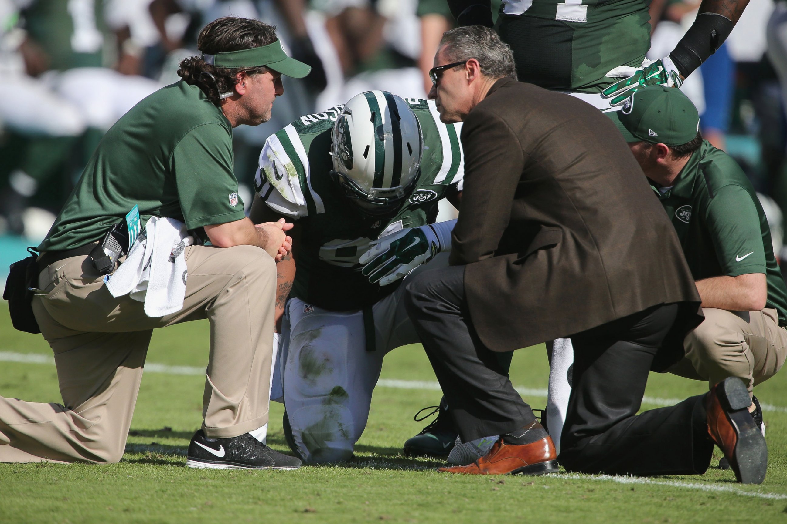 PHOTO: Defensive Lineman Sheldon Richardson #91 of the New York Jets is injured and attended to by Head Trainer John Mellody and Team Doctor Kenneth Montgomery at Sun Life Stadium, Dec. 28, 2014 in Miami Gardens, Fla. 