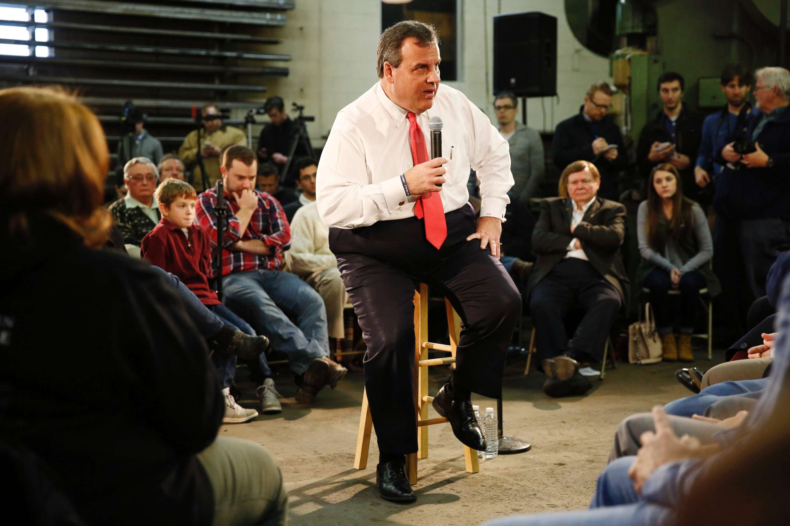 PHOTO: New Jersey Governor and Republican presidential candidate Chris Christie speaks at a town hall event at a metal fabrication company, Feb. 8, 2016, in Hudson, N.H. 