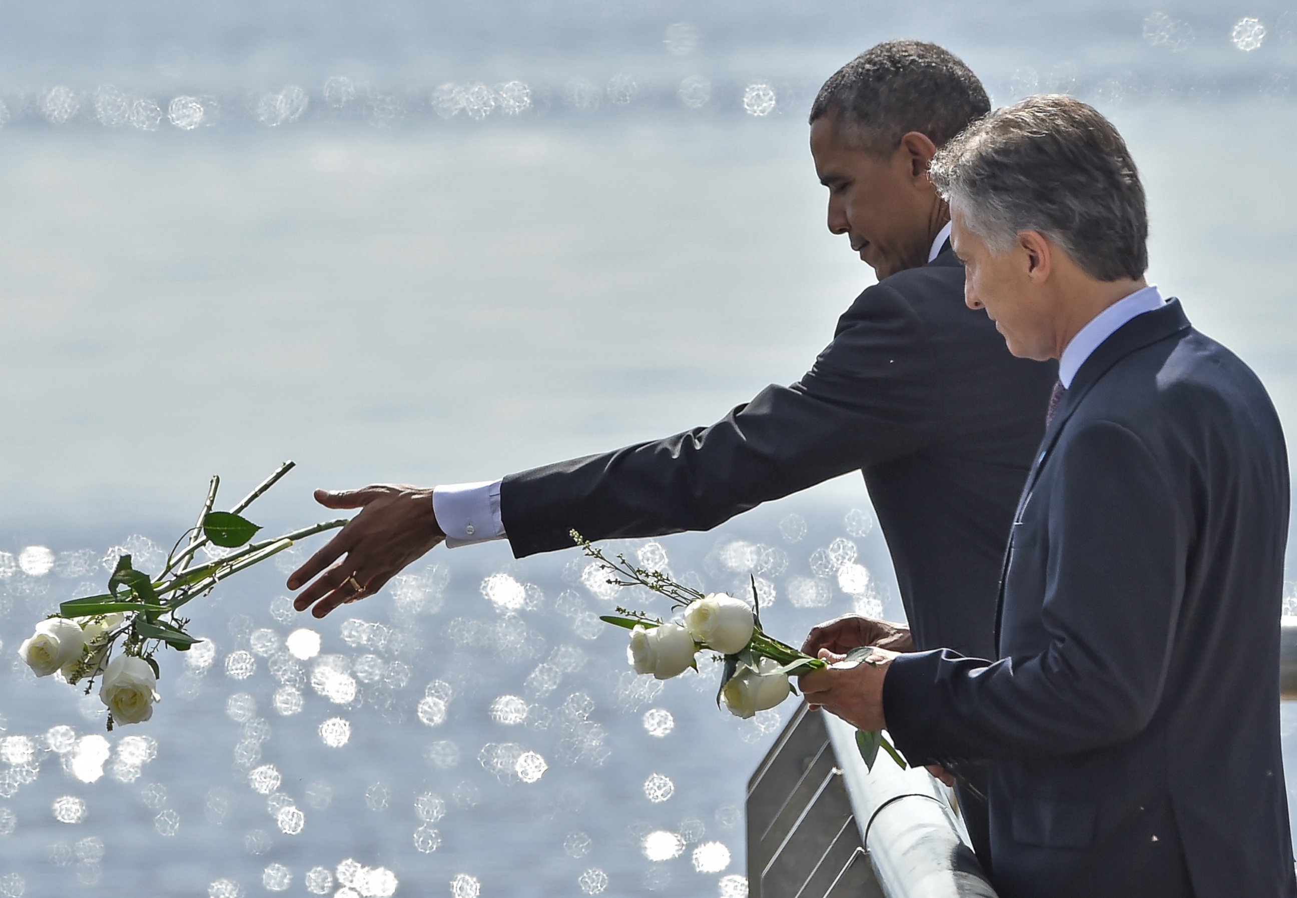 PHOTO:President Obama and Argentinian President Mauricio Macri throw white flowers into the River as they pay homage to Dirty War's victims at the "Parque de la Memoria" in Buenos Aires,  March 24, on the 40th anniversary of the 1976 military coup. 