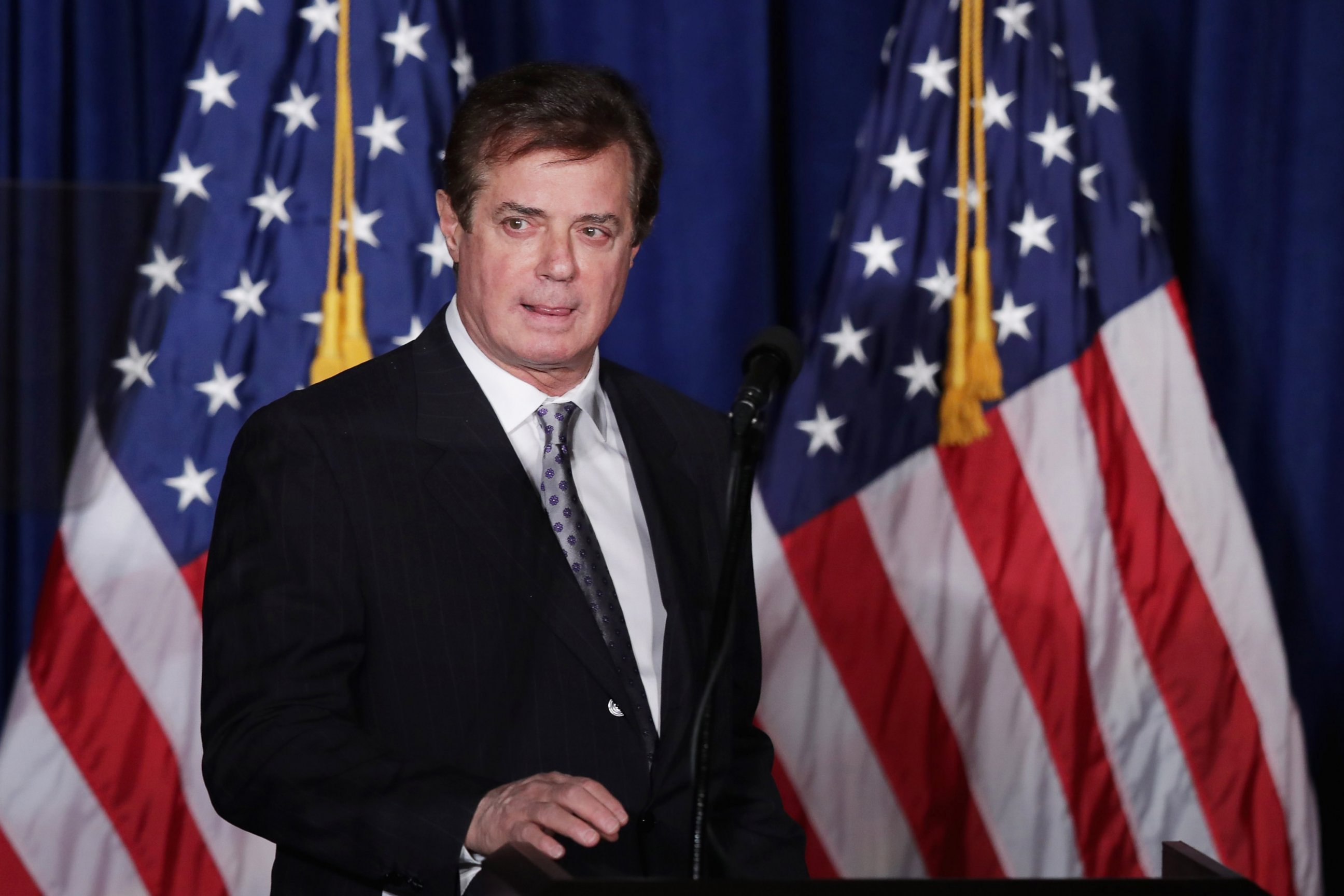 PHOTO: Paul Manafort checks the teleprompters before Trump's speech at the Mayflower Hotel, April 27, 2016 in Washington.