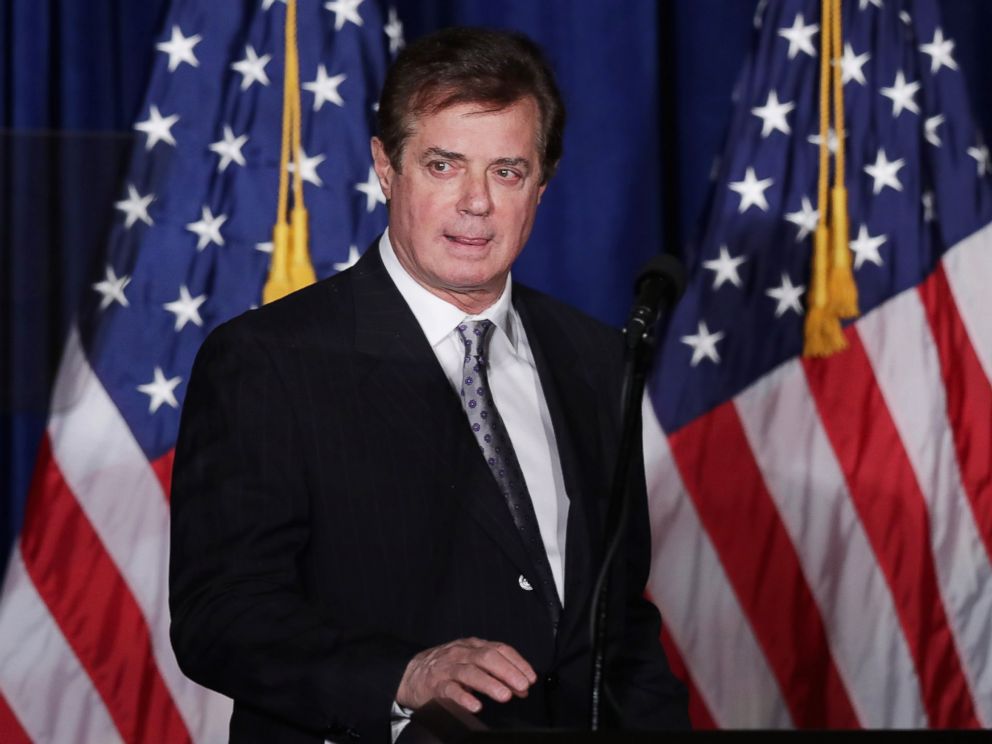 PHOTO: Paul Manafort checks the teleprompters before Trumps speech at the Mayflower Hotel, April 27, 2016 in Washington.