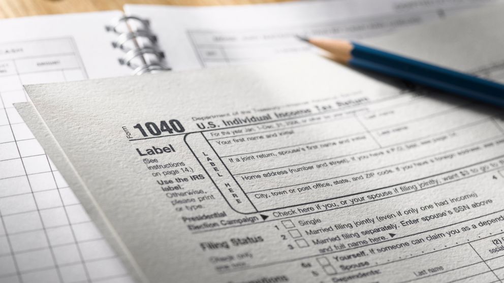 PHOTO: The IRS delays the tax filing season in 2014.