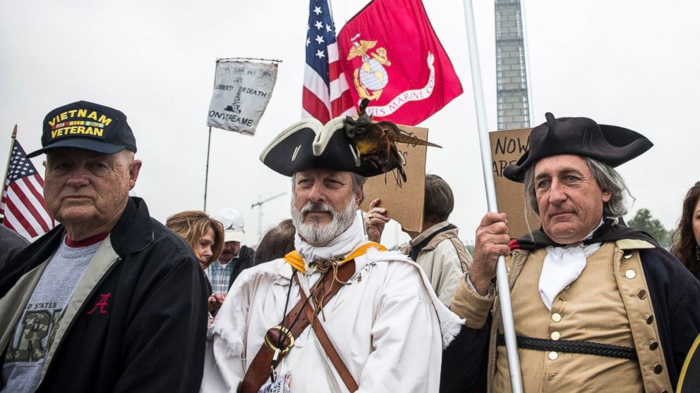 A crowd of Tea Party activists and Republicans gathers at the World War Two Memorial, Oct. 13, 2013, in Washington.