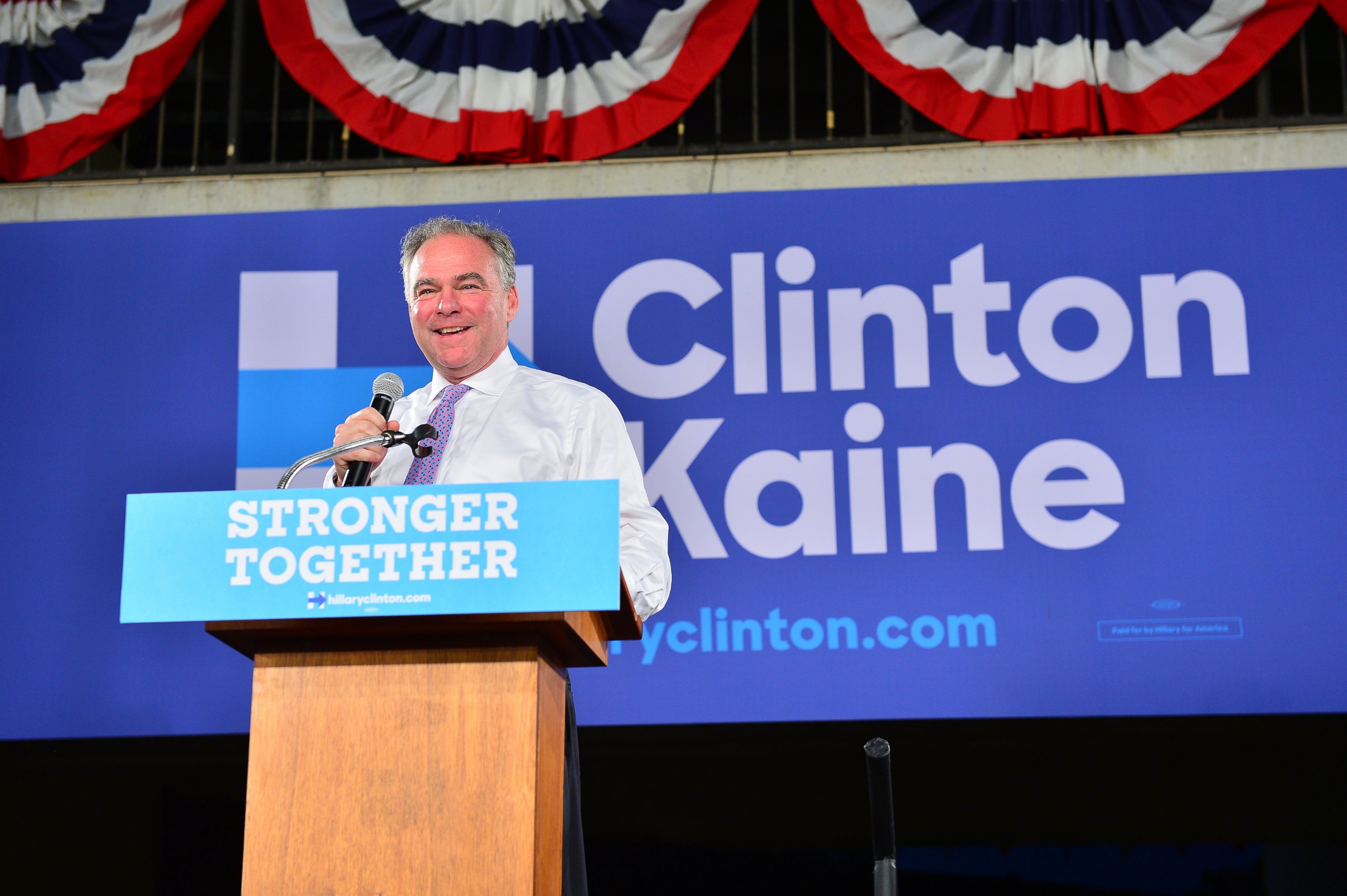 PHOTO: Democratic Vice Presidential nominee Tim Kaine campaings at Miami Dade College, Sept. 25, 2016, in Miami.