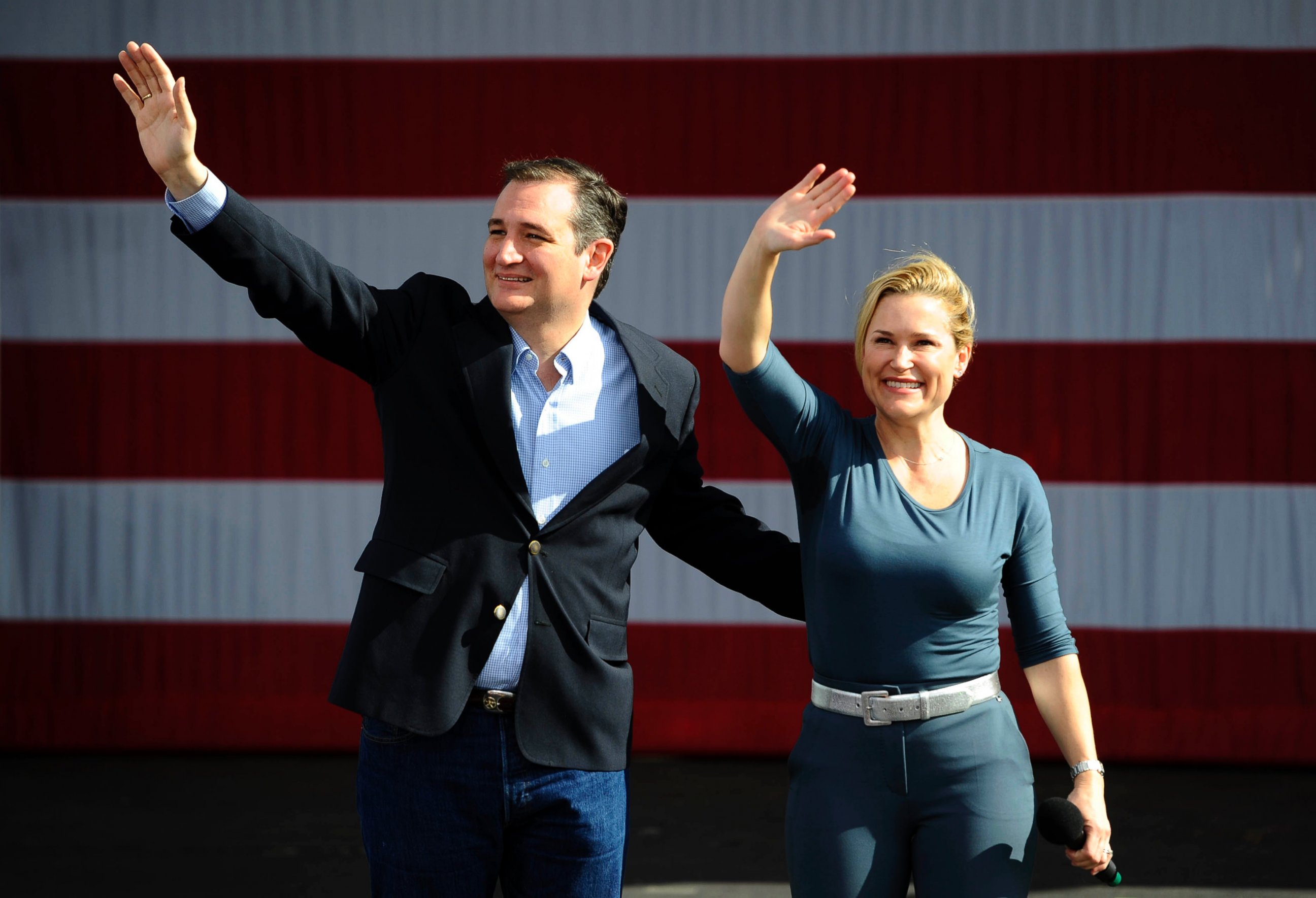 PHOTO: Ted Cruz and wife Heidi wave to supporters during his Keep The Promise rally in Concord, N.C., March 13, 2016.