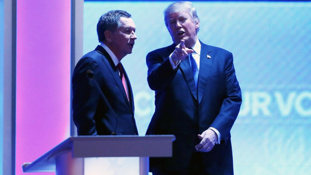 PHOTO:John Kasich and Donald Trump talk during a commercial break at the Republican presidential debate at St. Anselm College, Feb. 6, 2016, in Manchester, N.H.   