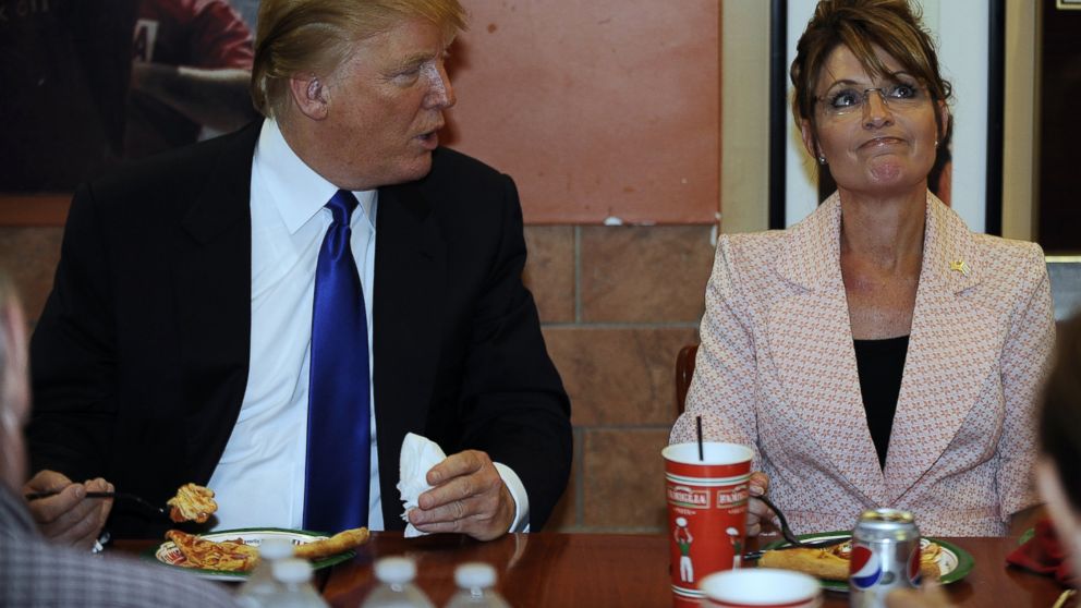 PHOTO: Sarah Palin and Donald Trump sat down for pizza at a Famiglia pizza on Broadway at 50th Street in New York, May 31, 2011.