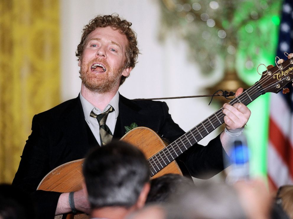 PHOTO: Glen Hansard performs before the president arrived, singing Irish songs during a St. Patricks Day reception in the East Room of the White House, March 17, 2011, in Washington.
