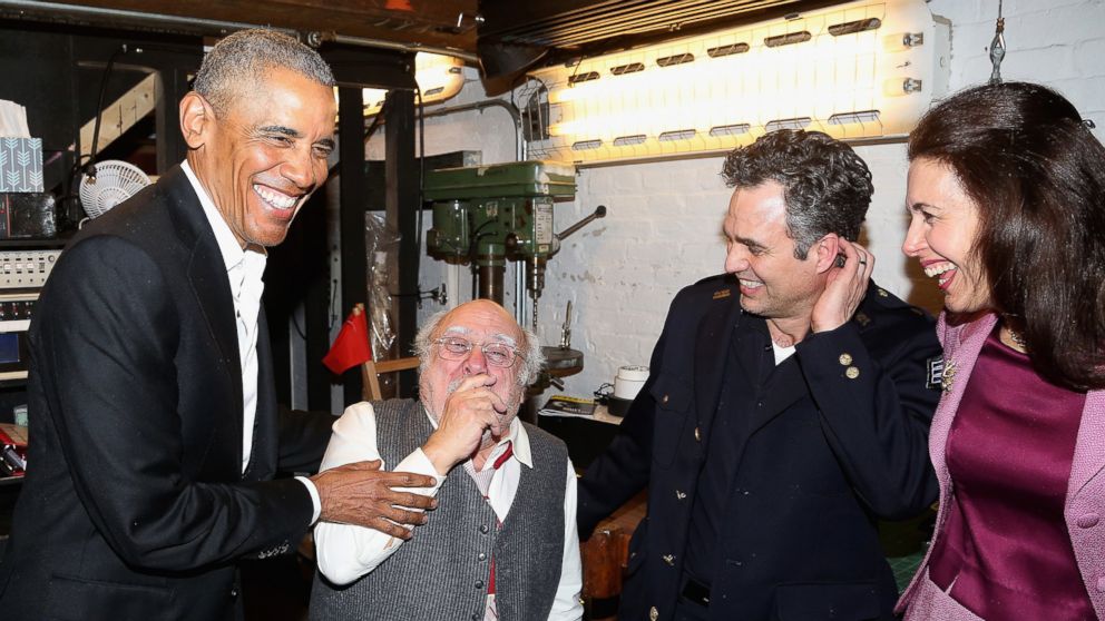 PHOTO: Barack Obama, Danny DeVito, Mark Ruffalo and Jessica Hecht chat backstage at The Roundabout Theatre Company's production of "Arthur Miller's The Price" on Broadway at The American Airlines Theatre on February 24, 2017 in New York City. 