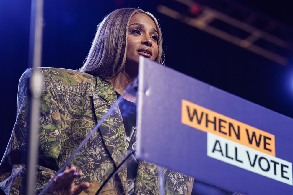 PHOTO: Michelle Obama Holds Get Out The Vote Rally In Atlanta