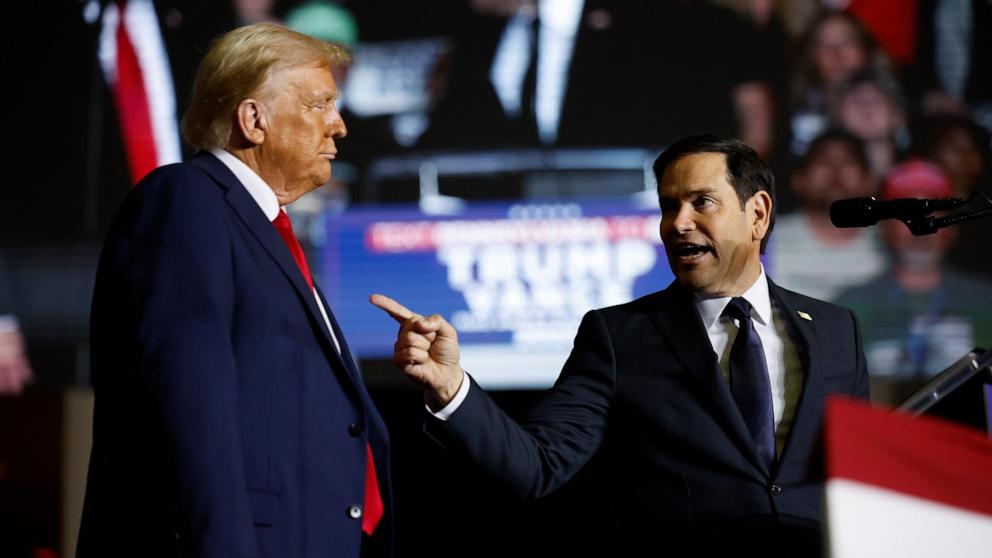 PHOTO: Donald Trump Campaigns In Pennsylvania With One Week Until Election Day