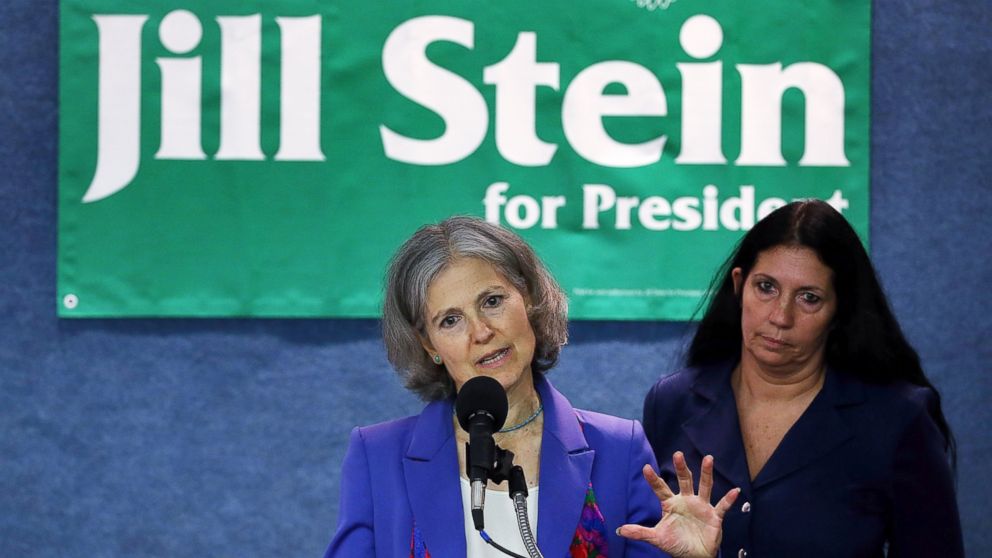 Green Party presidential candidate Jill Stein (L) announced that she has chosen Cheri Honkala (R) to be her vice presidential running mate at the National Press Club, July 11, 2012, in Washington. 