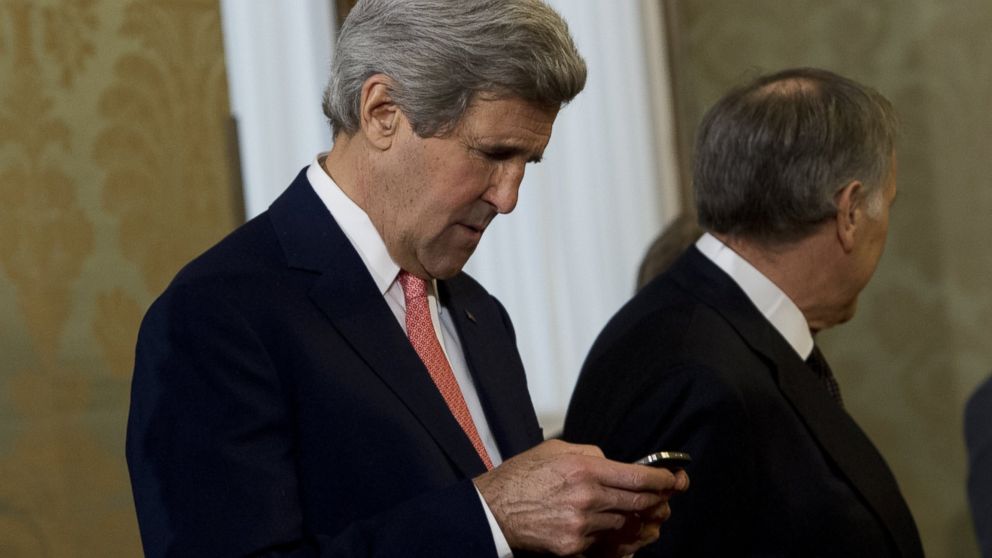 John Kerry types on a smartphone in Rome, March 27, 2014. 