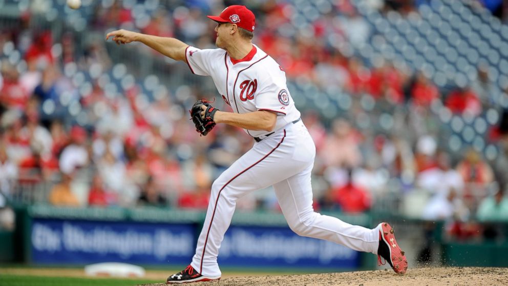  Jonathan Papelbon of the Washington Nationals pitches against the Philadelphia Phillies at Nationals Park on Sept. 27, 2015 in Washington.